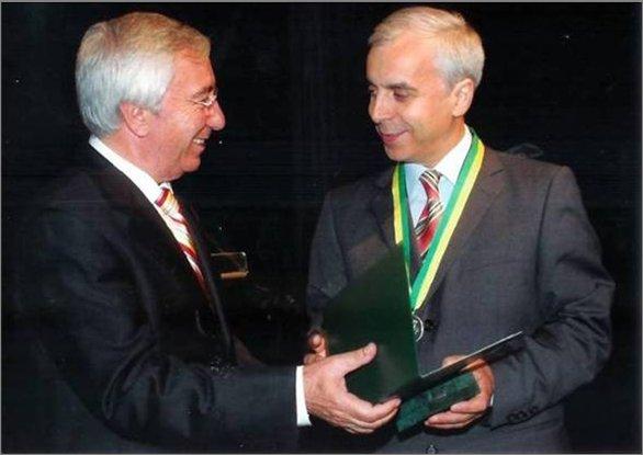 Entrega da Medalha de Mérito Municipal pelo Presidente da Câmara de Vila Nova de Famalicão